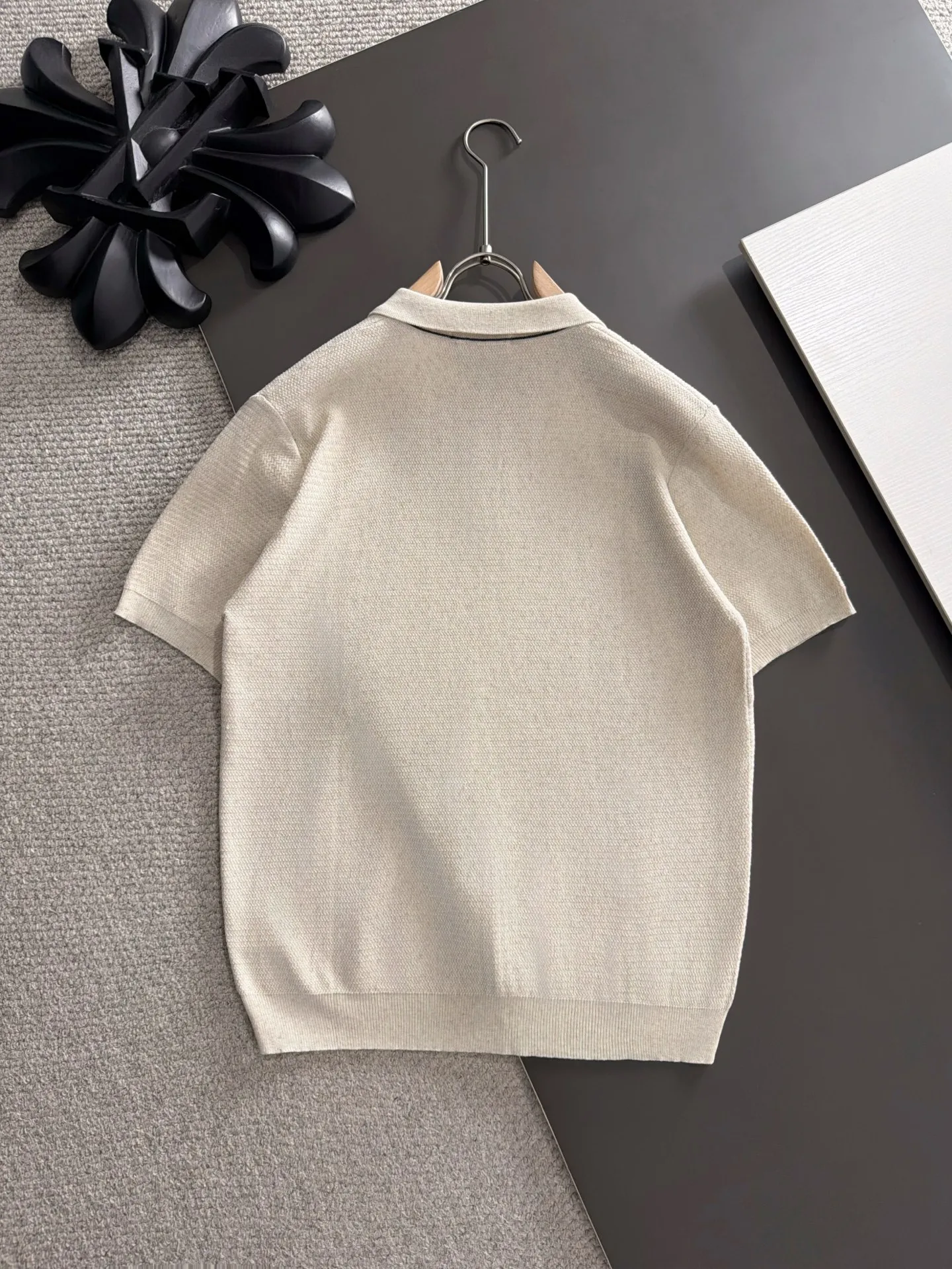 Next day shipment BC high quality-Brunello Cucineli 26ss New Arrival men's short-sleeved T-shirt. Like LP, it belongs to the same old-money style top brand. New Arrival is a top-notch brand. New Arrival Original men's casual short-sleeved. Made of combed cotton yarn knitted cotton-like fabric. Exclusive Premium custom-controlled raw materials. It feels substantial when weighed. The upper body is also more textured than ordinary T-shirts. Fashionable Versatile Hot Sale, skin-friendly and comfortable to wear, premium boutique, exquisite workmanship from Factory, great upper body, essential item for men, complete with three standards Sizes M-3XL